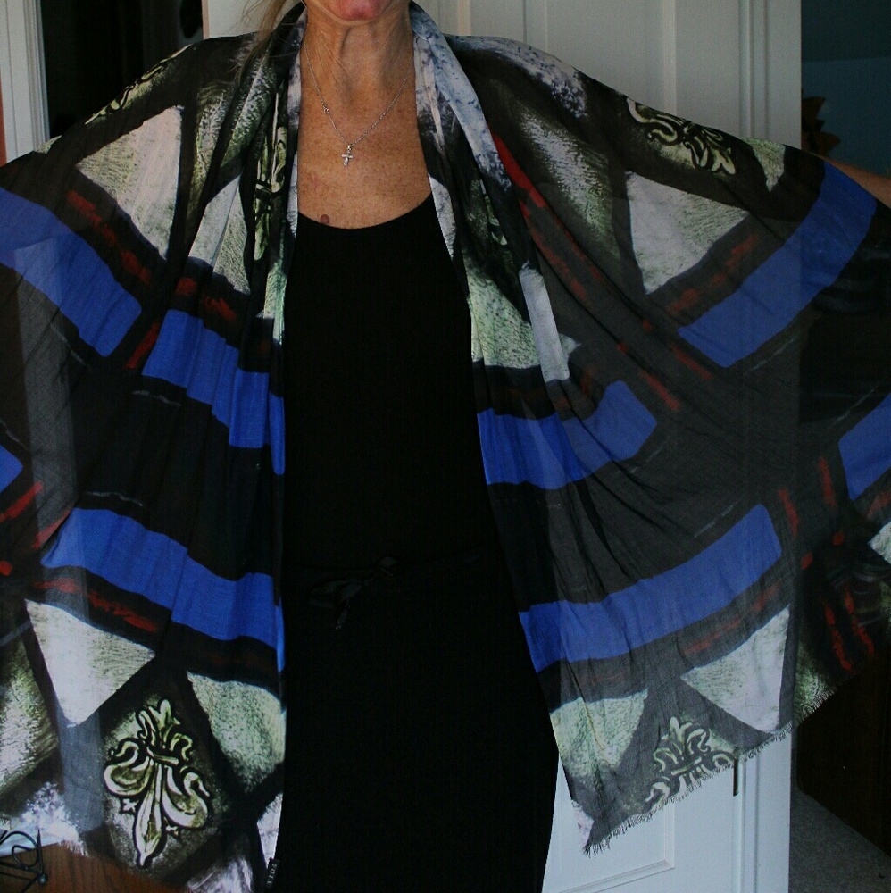 Oolala: Luxuriously soft Fleur-de-lis Modal scarf - Picture 3 of 8